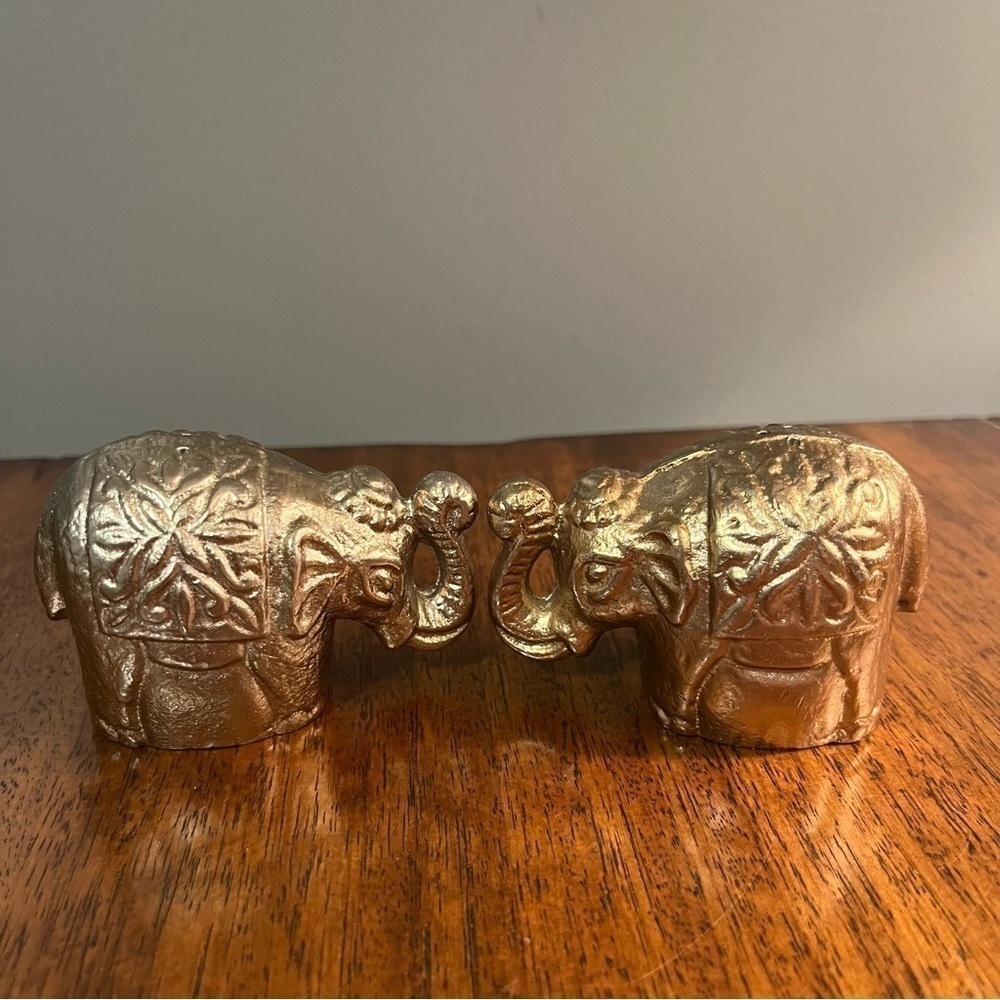 Elephant Salt and Pepper Shakers Gold Metal - Picture 8 of 11